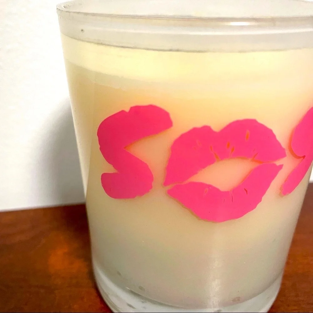 SOS Novelties Un Baiser Kiss 11 oz 3 in 1 All Natural Soy Candle NEW
